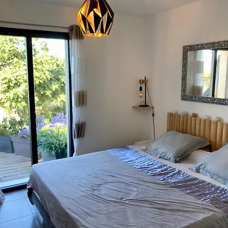 Вилла Les Salins Ле-Гро-дю-Руа